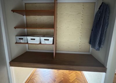 Het eindresultaat van de verbouwing van een kantoorruimte naar een moderne slaapkamer door KW Direct Herstel.